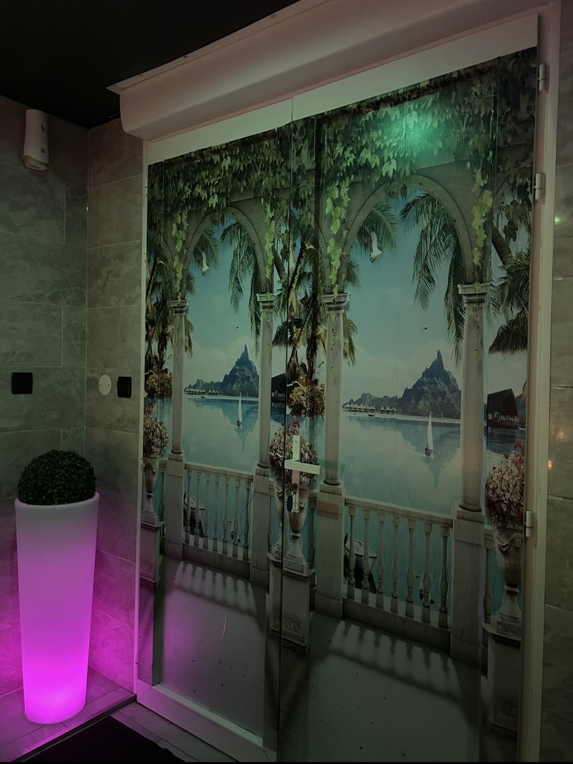 Vue sur une magnifique tapisserie de l'espace serenity spa à Lens
